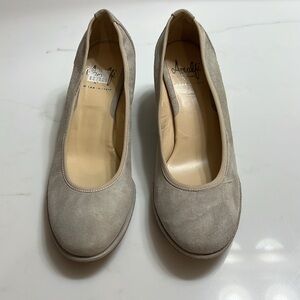 Amalfi by Rangoni Beige Suede  trim Comfort Heel Shoes Italy Womans
